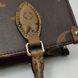 Louis Vuitton(LV) OnTheGo Tote Reverse Monogram Giant PM — thumbnail 9