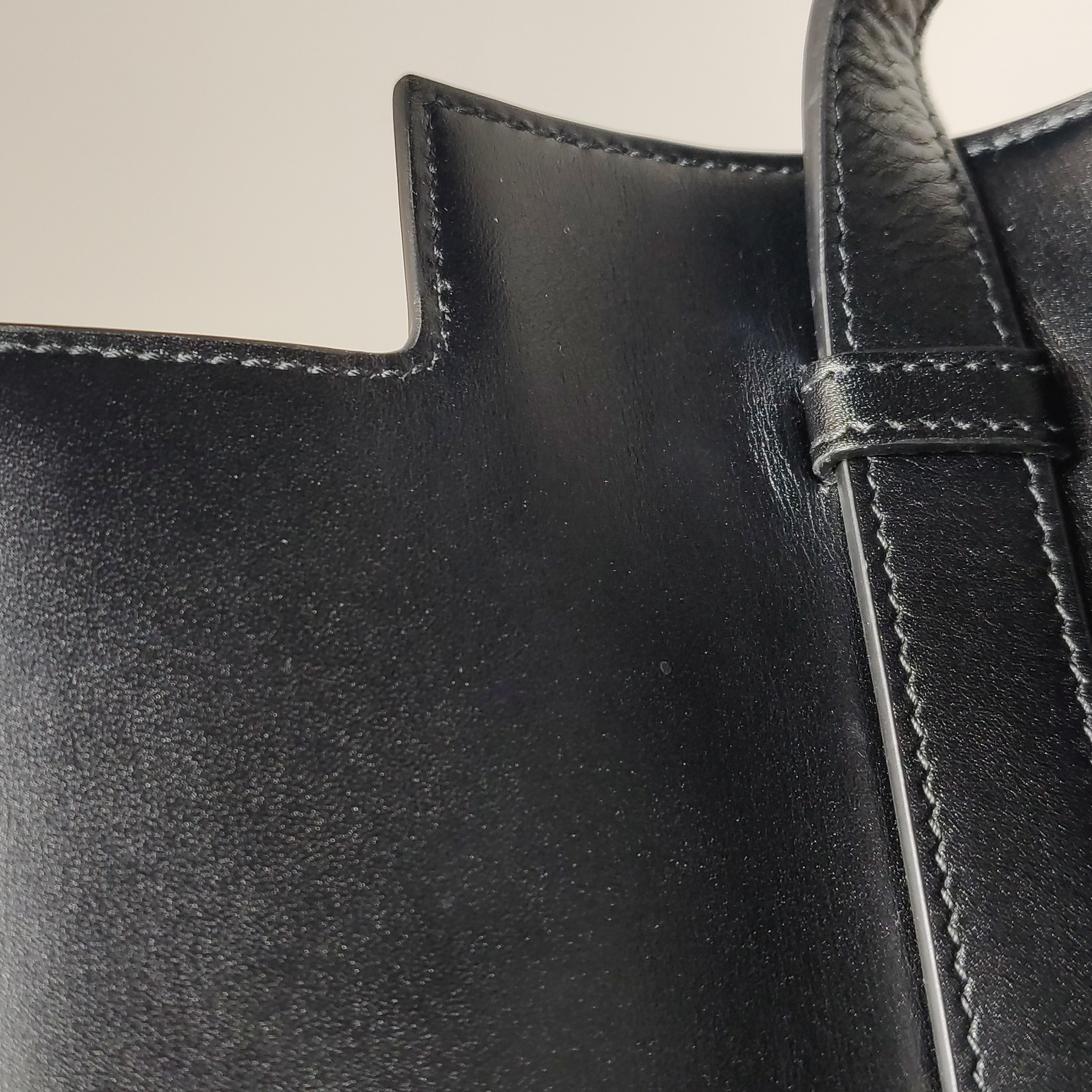 Saint Laurent Manhattan Shoulder Bag Leather Medium — photo 13 of 24