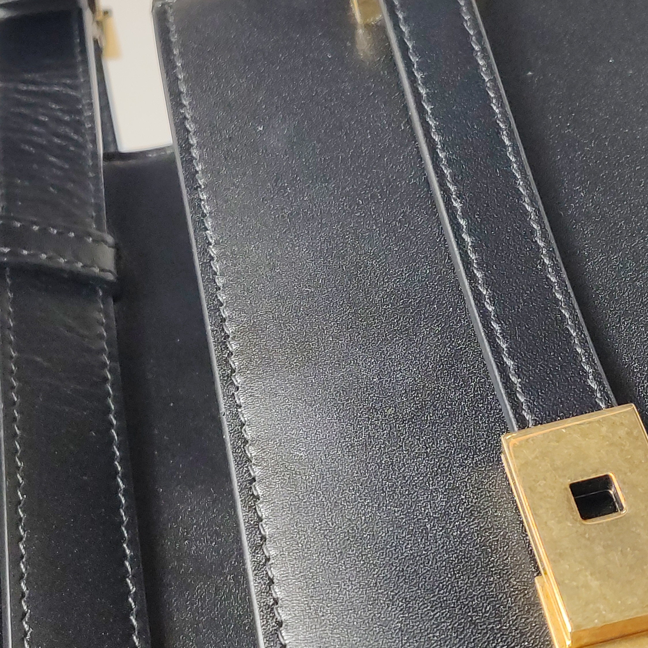 Saint Laurent Manhattan Shoulder Bag Leather Medium — photo 15 of 24