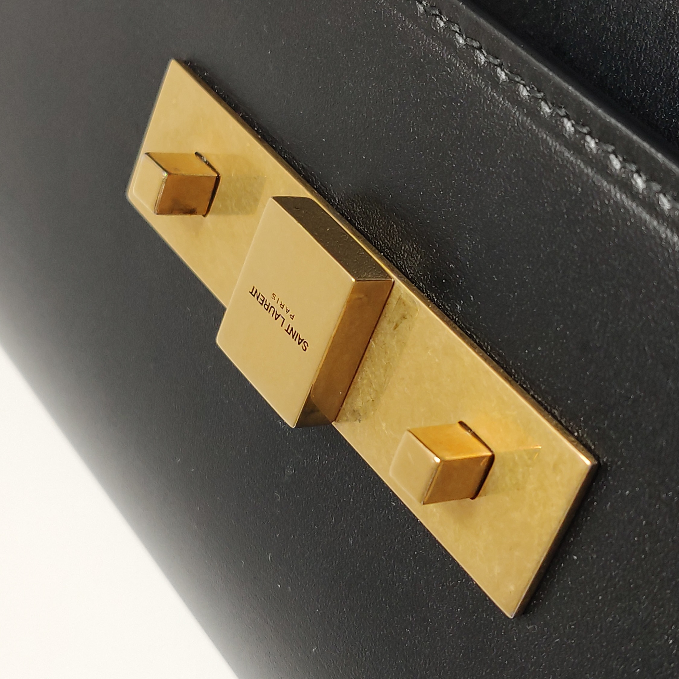 Saint Laurent Manhattan Shoulder Bag Leather Medium — photo 10 of 24