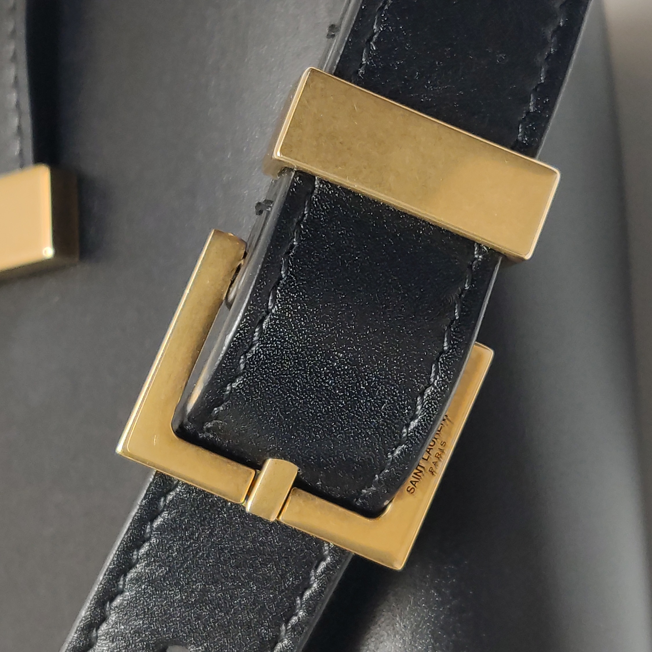 Saint Laurent Manhattan Shoulder Bag Leather Medium — photo 11 of 24