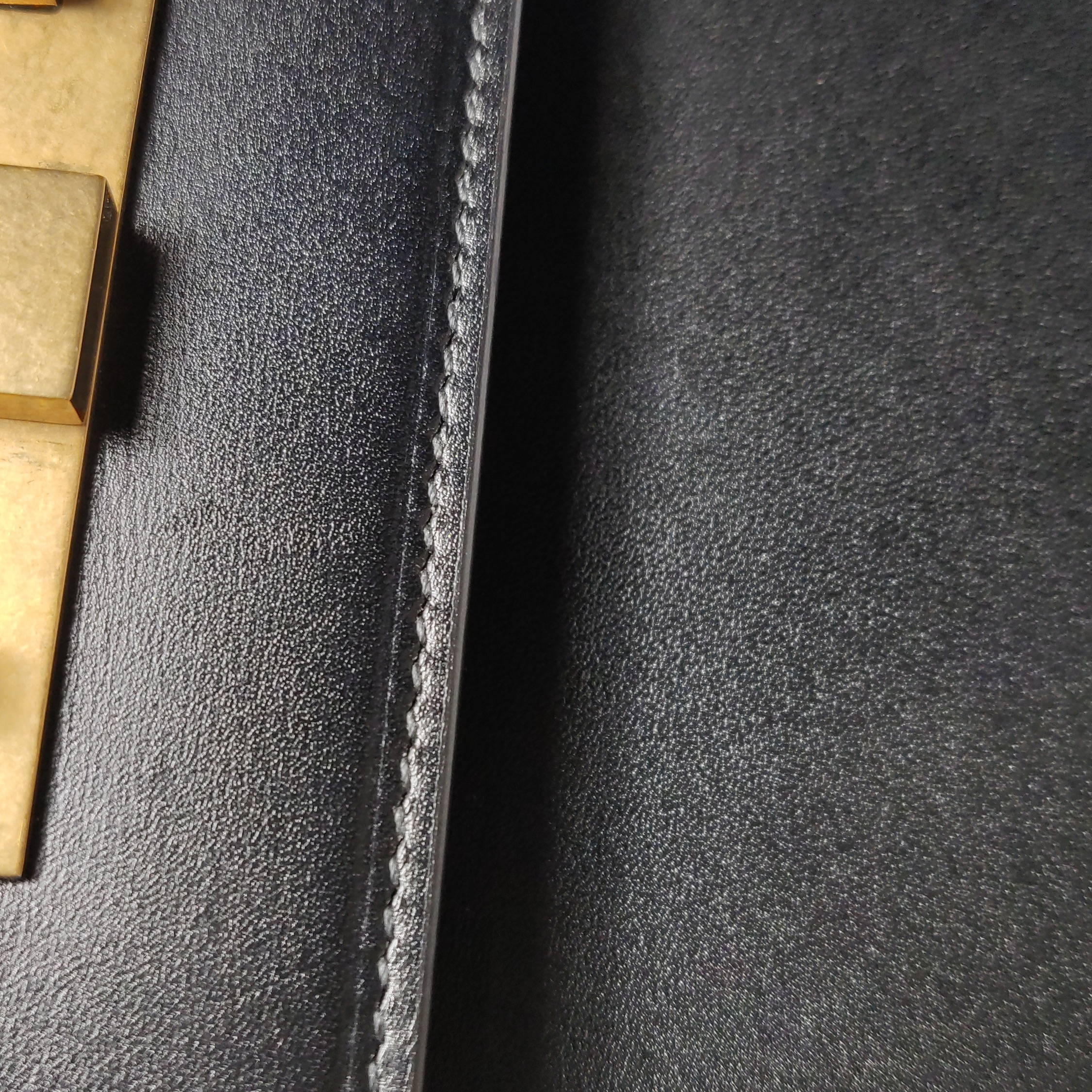 Saint Laurent Manhattan Shoulder Bag Leather Medium — photo 20 of 24
