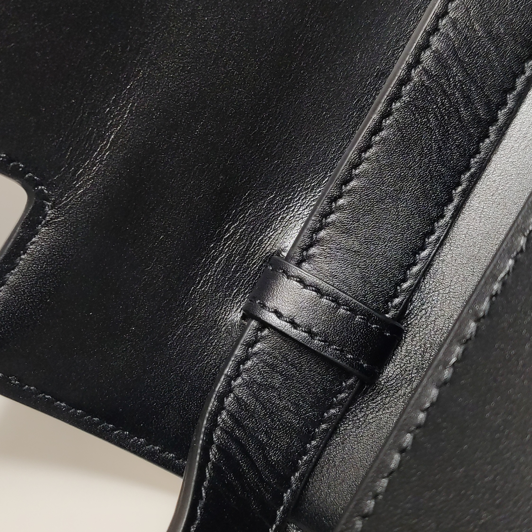 Saint Laurent Manhattan Shoulder Bag Leather Medium — photo 21 of 24