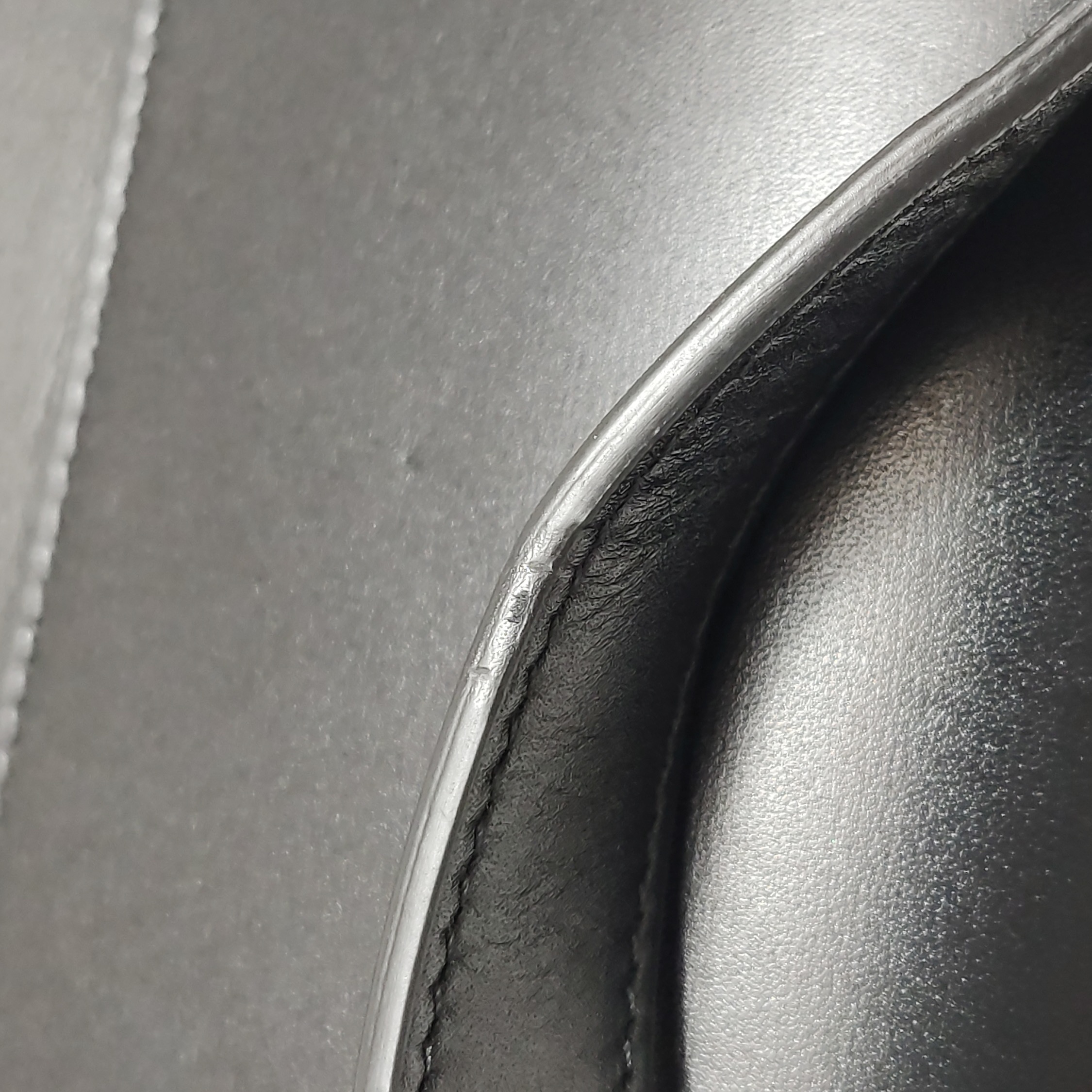Saint Laurent Manhattan Shoulder Bag Leather Medium — photo 24 of 24