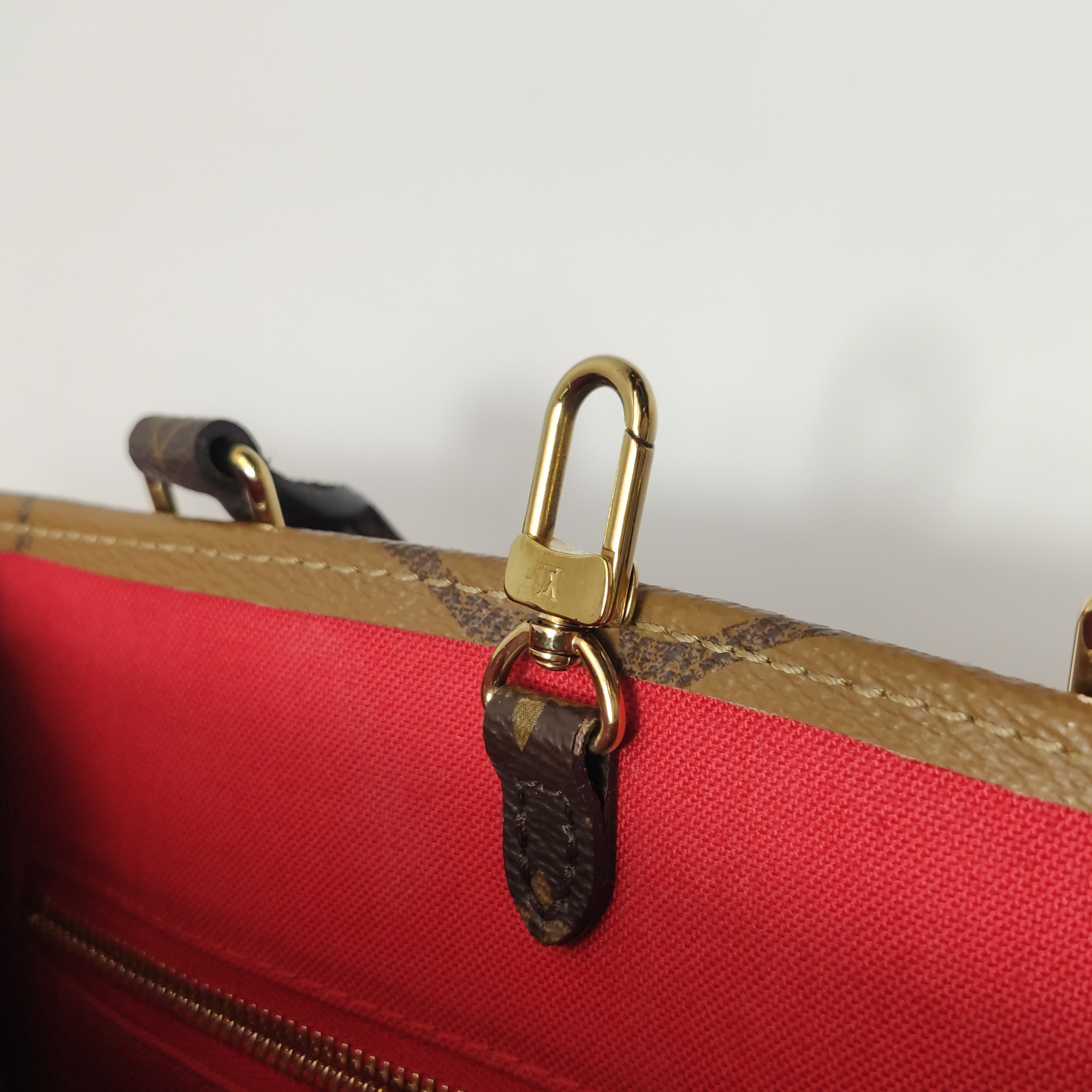 Louis Vuitton(LV) OnTheGo Tote Reverse Monogram Giant PM — photo 9 of 16