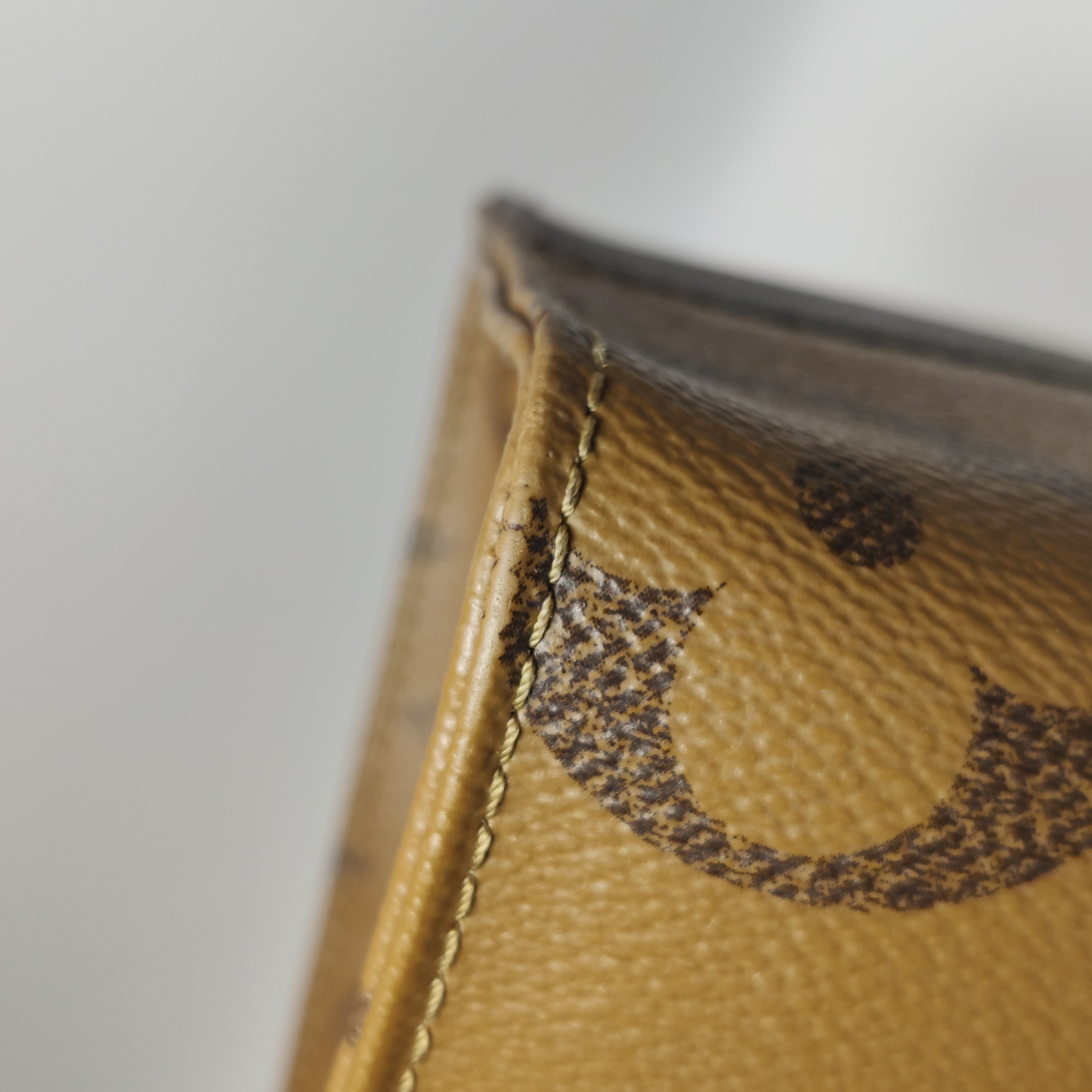 Louis Vuitton(LV) OnTheGo Tote Reverse Monogram Giant PM — photo 12 of 16