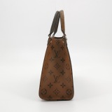 Louis Vuitton(LV) OnTheGo Tote Reverse Monogram Giant PM — thumbnail 4
