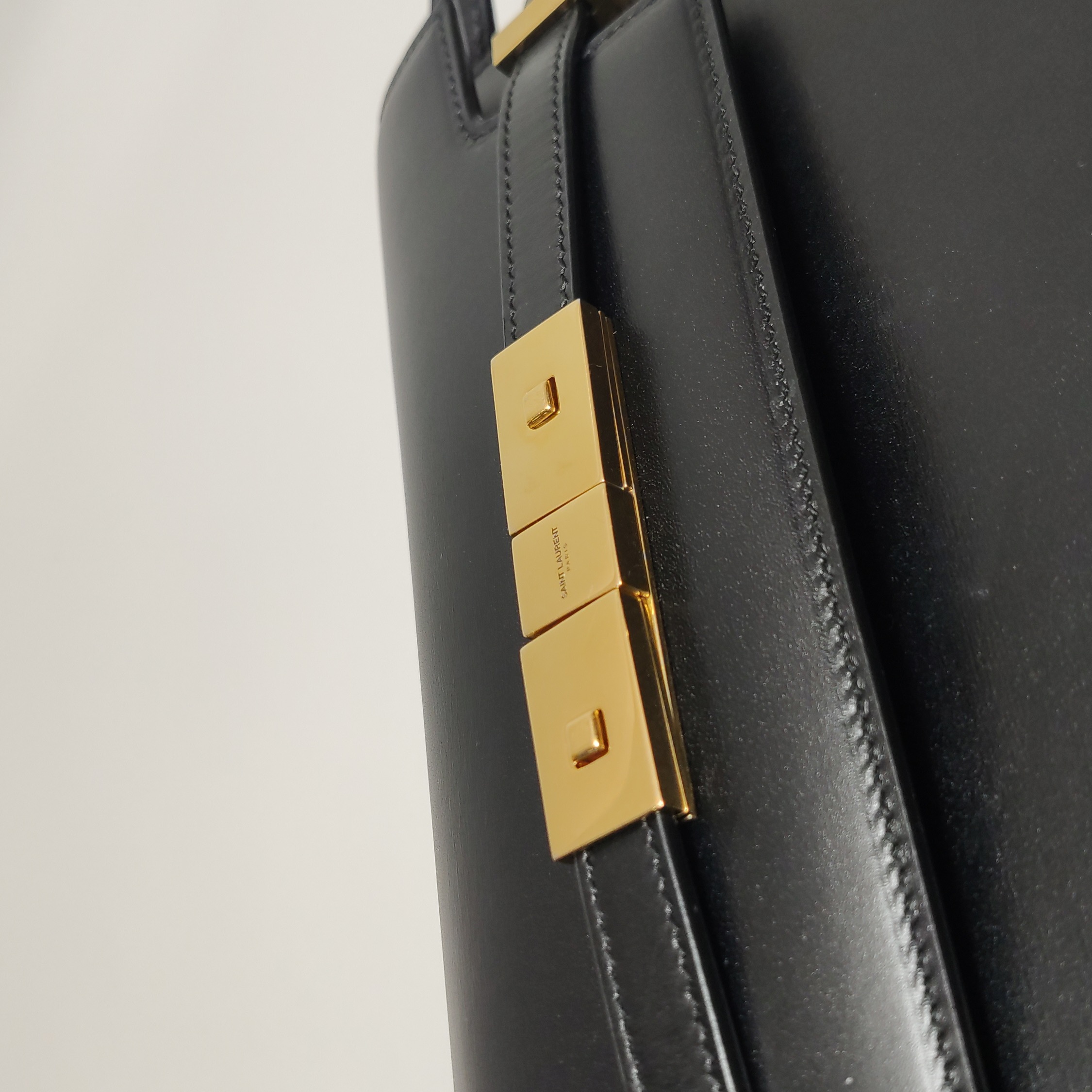 Saint Laurent Manhattan Shoulder Bag Leather Small — photo 11 of 22