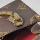 Louis Vuitton(LV) OnTheGo Tote Reverse Monogram Giant PM — thumbnail 10