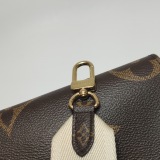 Louis Vuitton(LV) OnTheGo Tote Reverse Monogram Giant PM — thumbnail 11