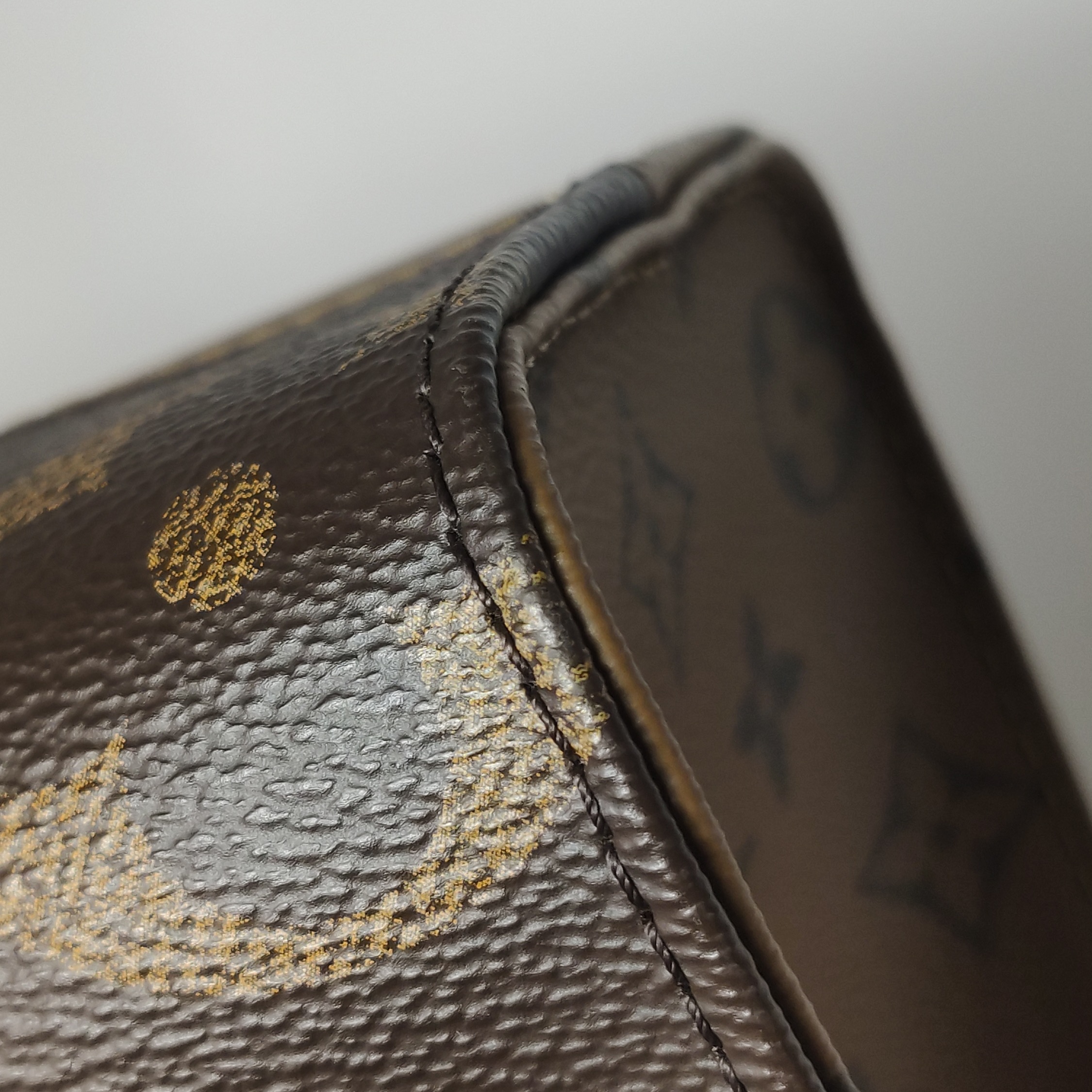 Louis Vuitton(LV) OnTheGo Tote Reverse Monogram Giant PM — photo 13 of 13