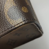 Louis Vuitton(LV) OnTheGo Tote Reverse Monogram Giant PM — thumbnail 13