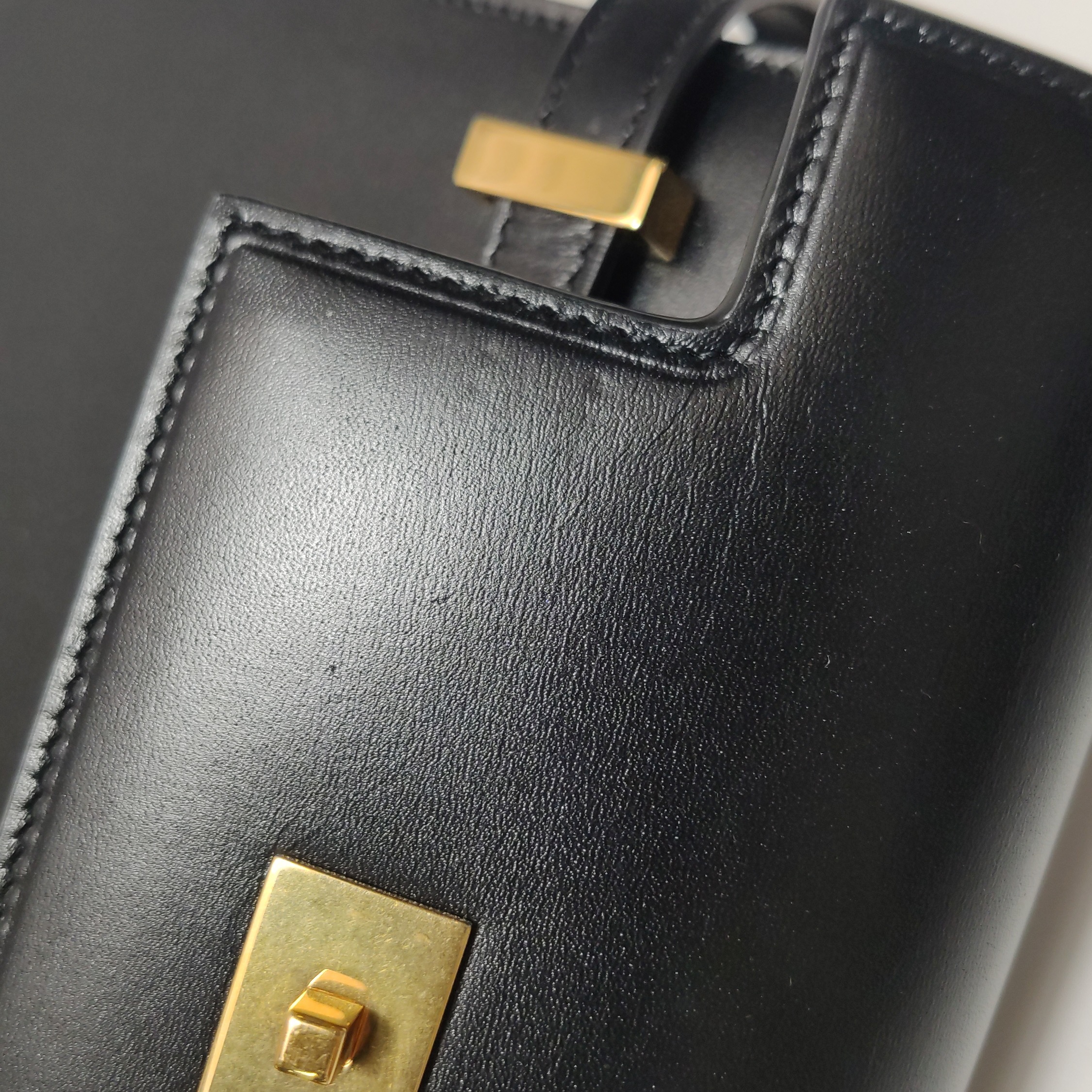 Saint Laurent Manhattan Shoulder Bag Leather Small — photo 12 of 22