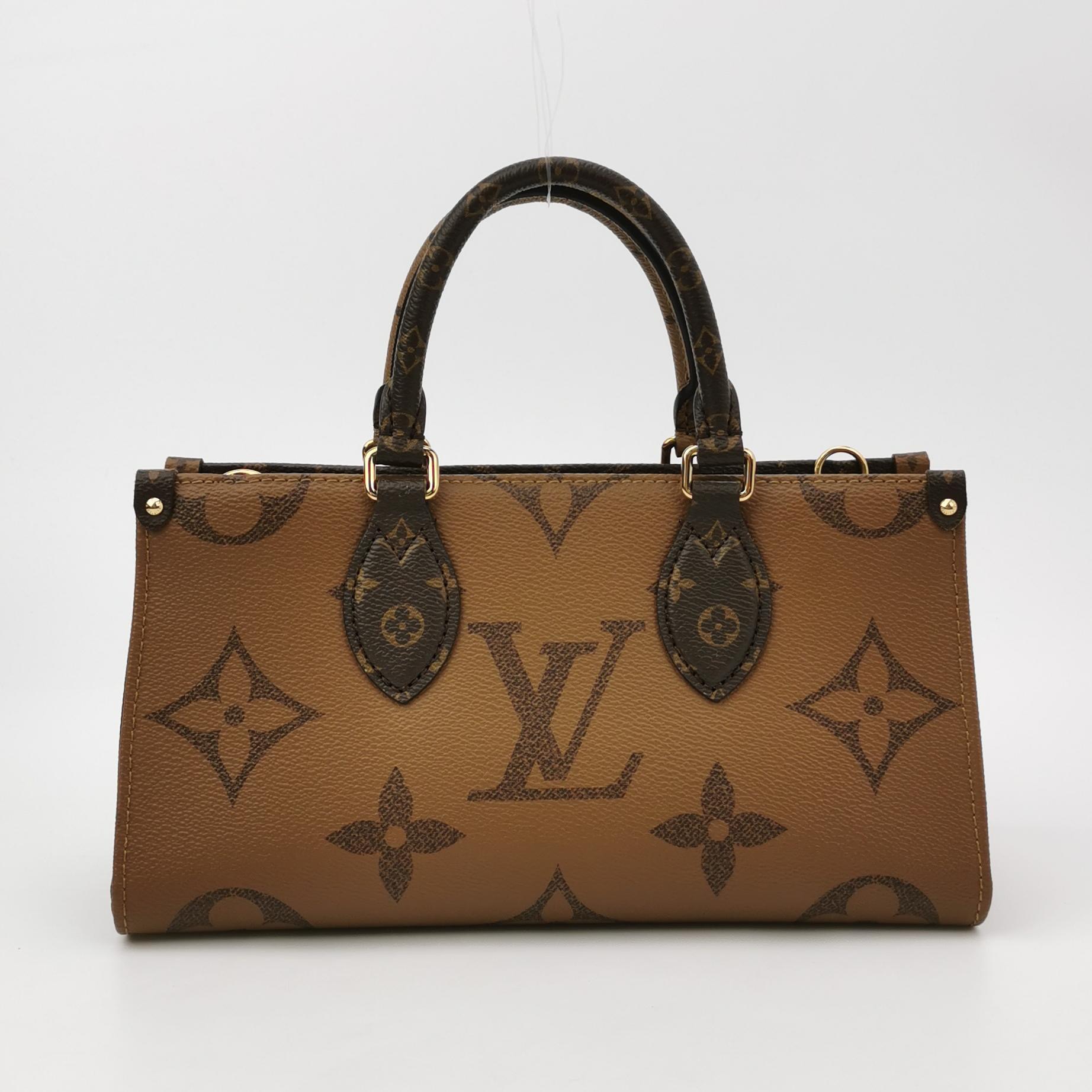 Louis Vuitton(LV) OnTheGo Tote Reverse Monogram Giant East West — photo 3 of 13