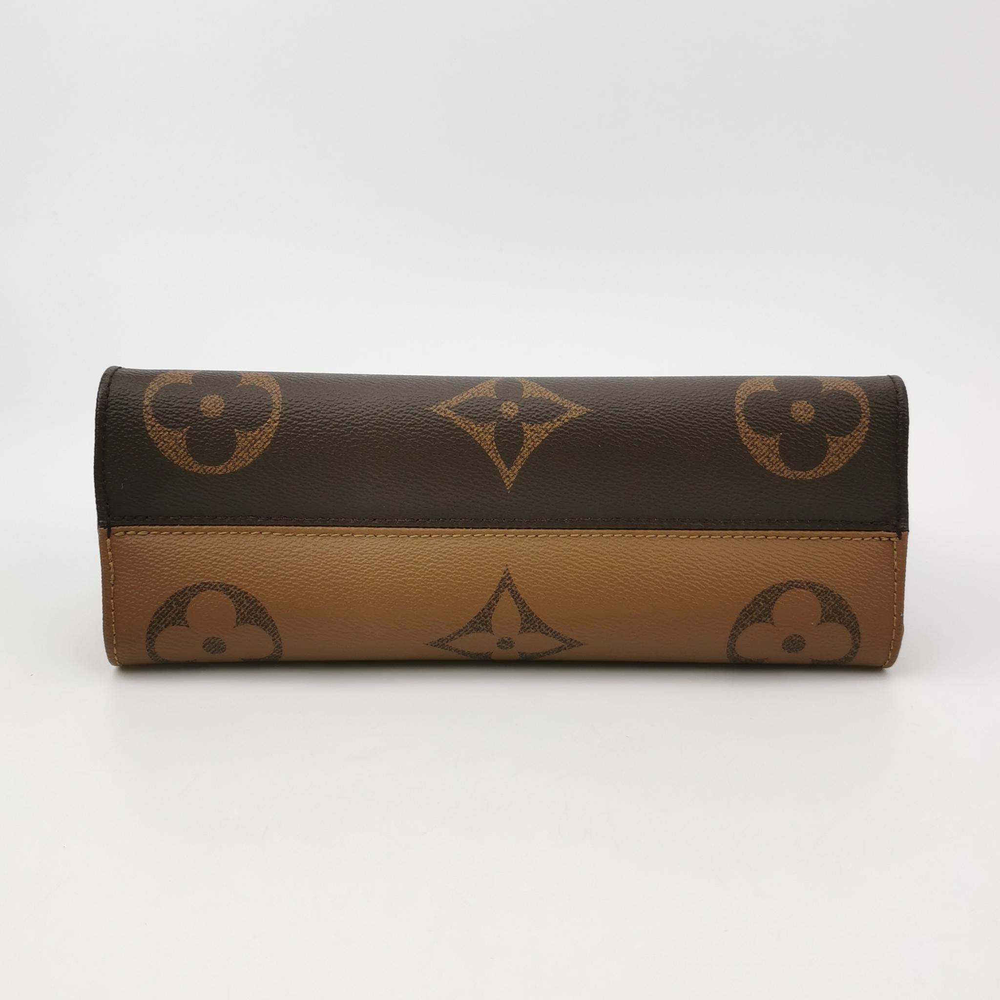 Louis Vuitton(LV) OnTheGo Tote Reverse Monogram Giant East West — photo 6 of 13