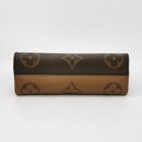 Louis Vuitton(LV) OnTheGo Tote Reverse Monogram Giant East West — thumbnail 6