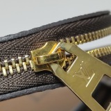 Louis Vuitton(LV) OnTheGo Tote Reverse Monogram Giant East West — thumbnail 9