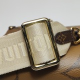 Louis Vuitton(LV) OnTheGo Tote Reverse Monogram Giant East West — thumbnail 11