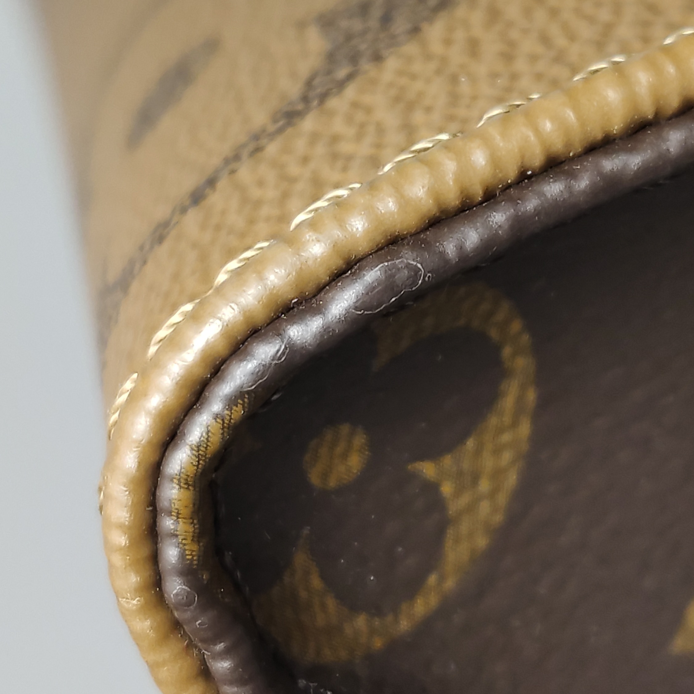 Louis Vuitton(LV) OnTheGo Tote Reverse Monogram Giant East West — photo 12 of 13