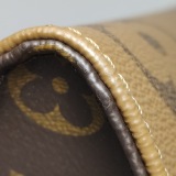 Louis Vuitton(LV) OnTheGo Tote Reverse Monogram Giant East West — thumbnail 12