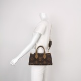 Louis Vuitton(LV) OnTheGo Tote Reverse Monogram Giant East West — thumbnail 2