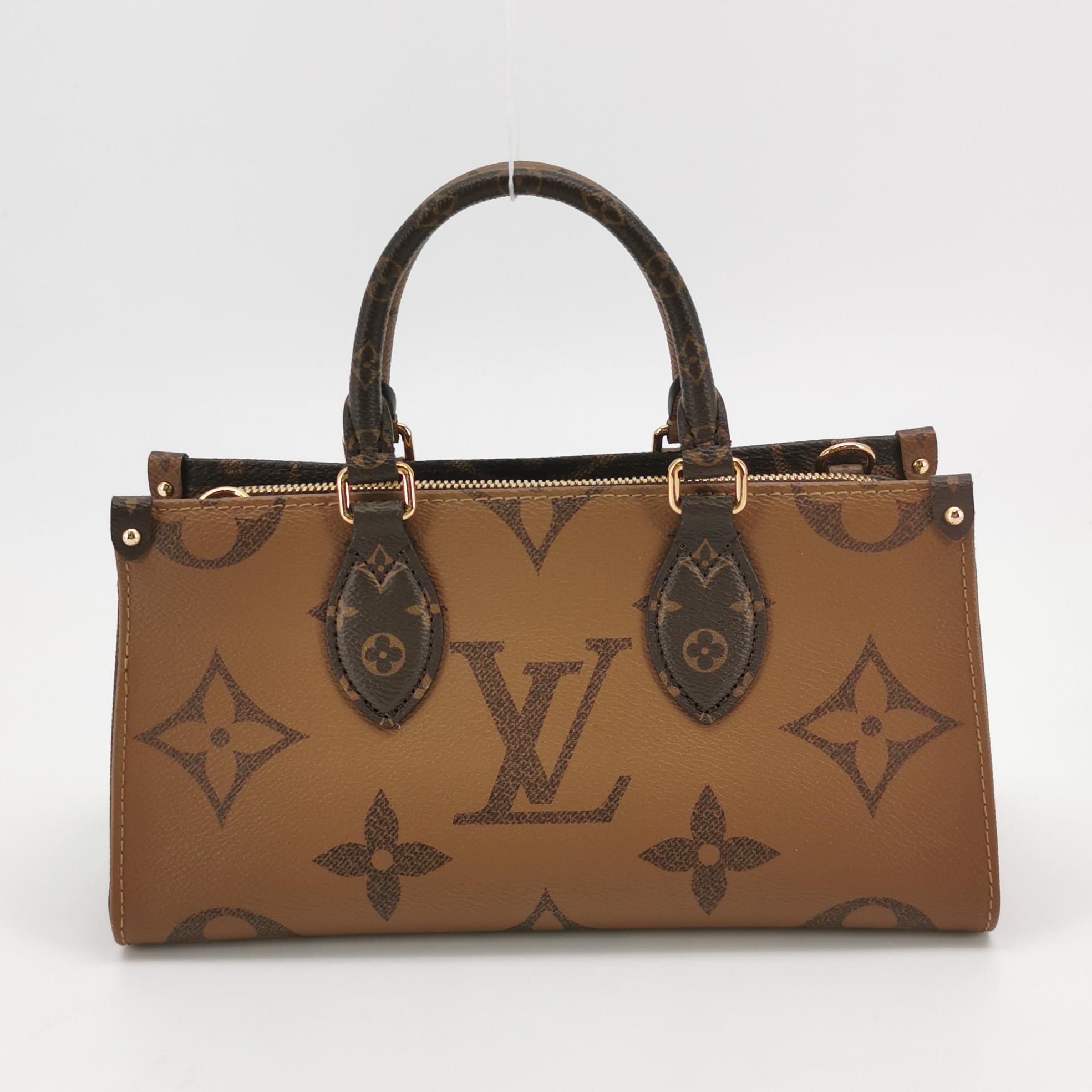 Louis Vuitton(LV) OnTheGo Tote Reverse Monogram Giant East West — photo 3 of 14