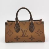 Louis Vuitton(LV) OnTheGo Tote Reverse Monogram Giant East West — thumbnail 3
