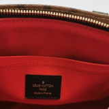 Louis Vuitton(LV) OnTheGo Tote Reverse Monogram Giant East West — thumbnail 8