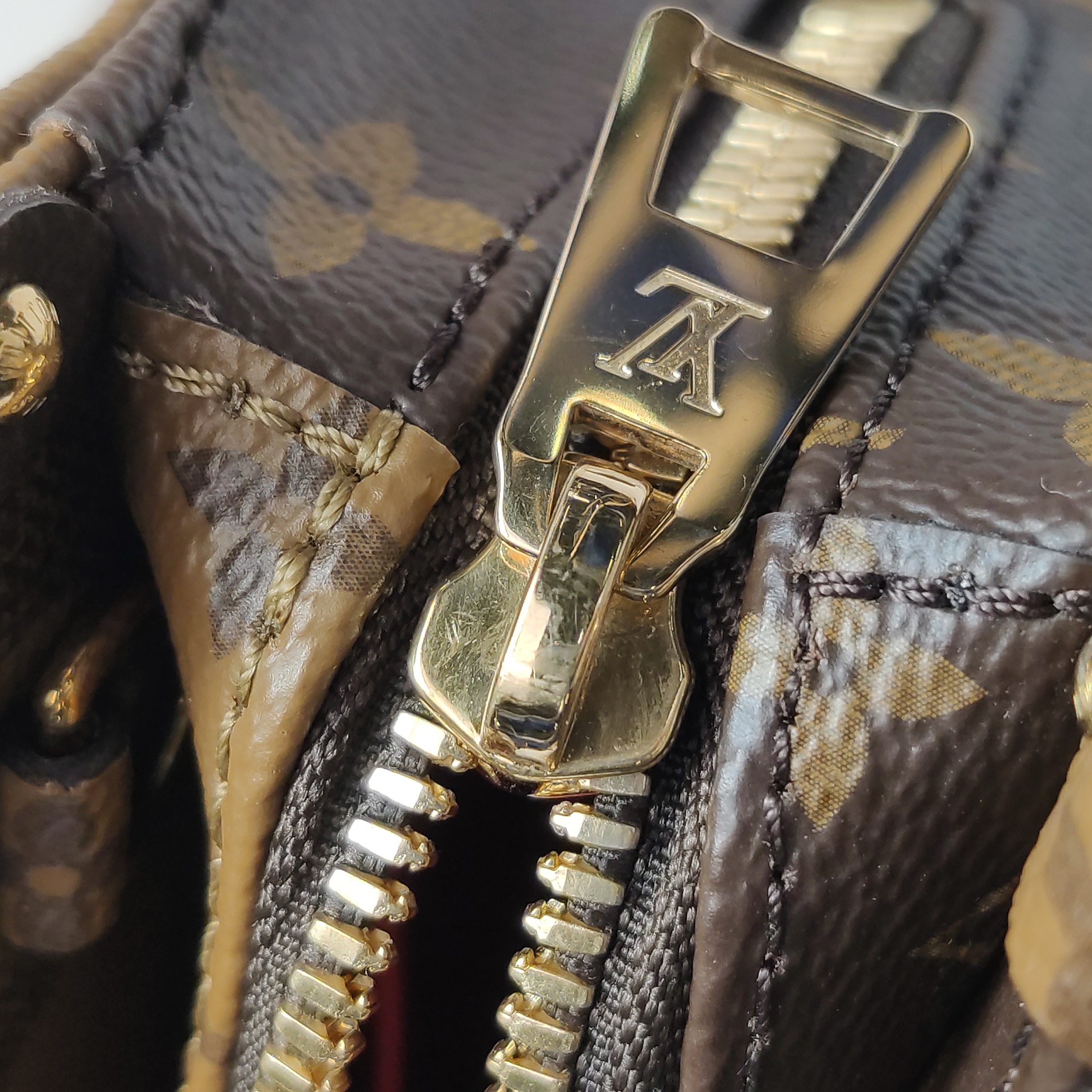 Louis Vuitton(LV) OnTheGo Tote Reverse Monogram Giant East West — photo 12 of 14