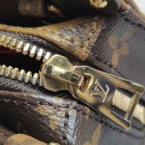 Louis Vuitton(LV) OnTheGo Tote Reverse Monogram Giant East West — thumbnail 12
