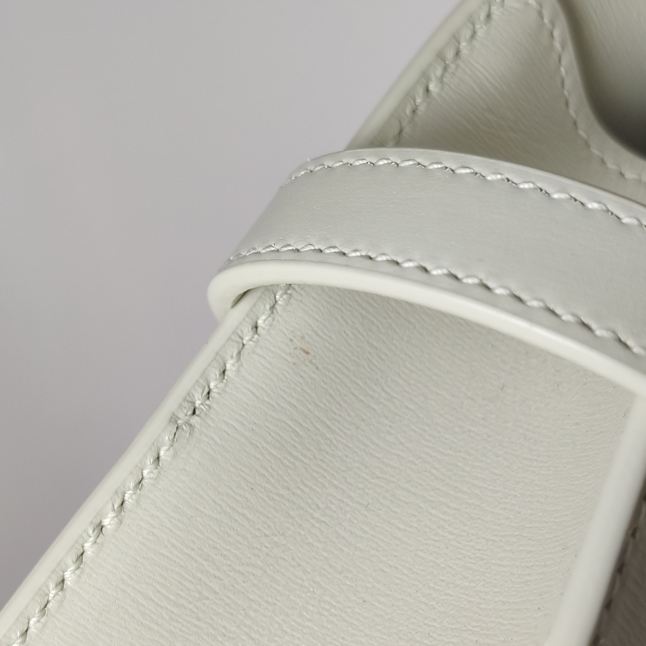 Saint Laurent Manhattan Shoulder Bag Leather Small — photo 15 of 23