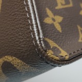 Louis Vuitton(LV) OnTheGo Tote Reverse Monogram Giant East West — thumbnail 13