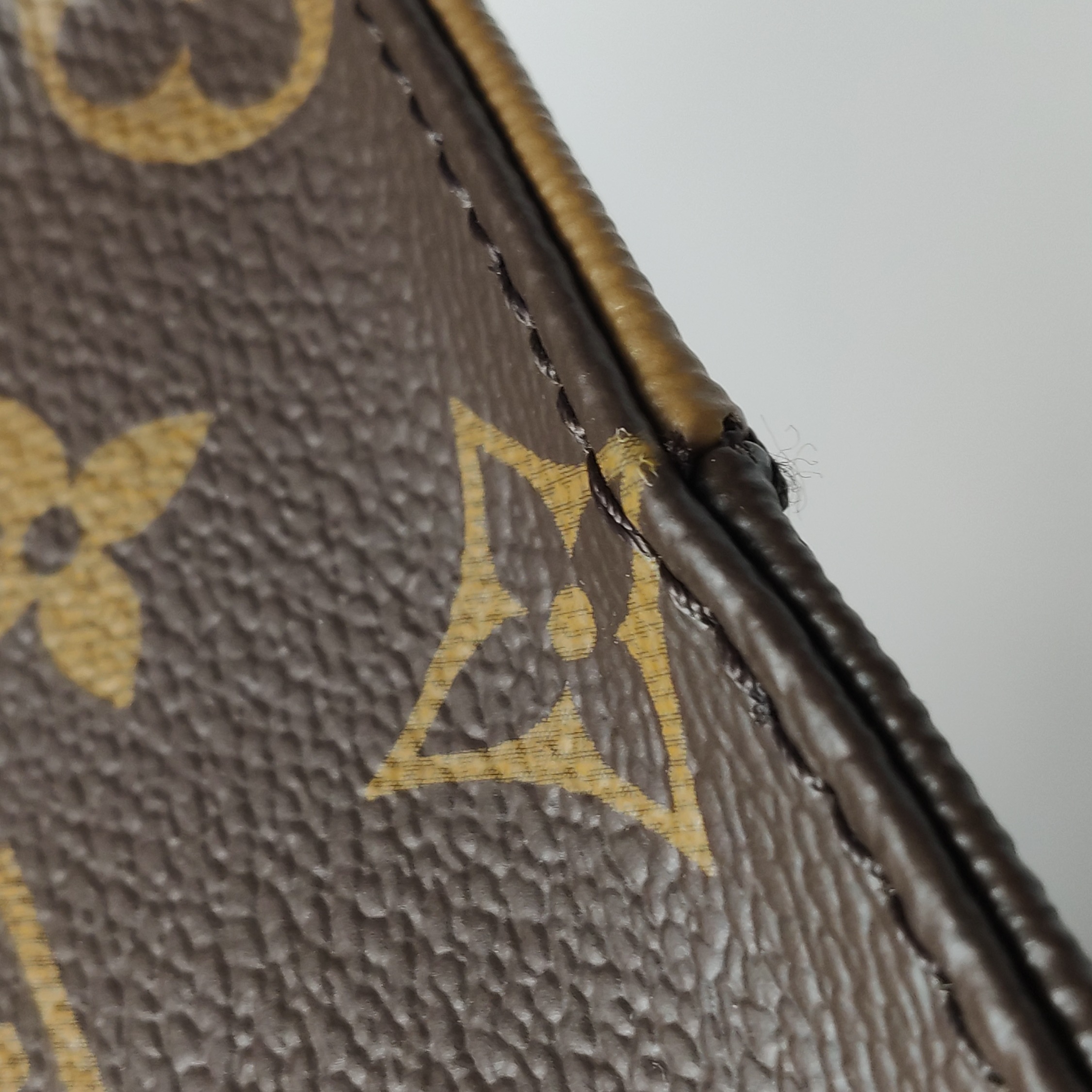 Louis Vuitton(LV) OnTheGo Tote Reverse Monogram Giant East West — photo 14 of 14