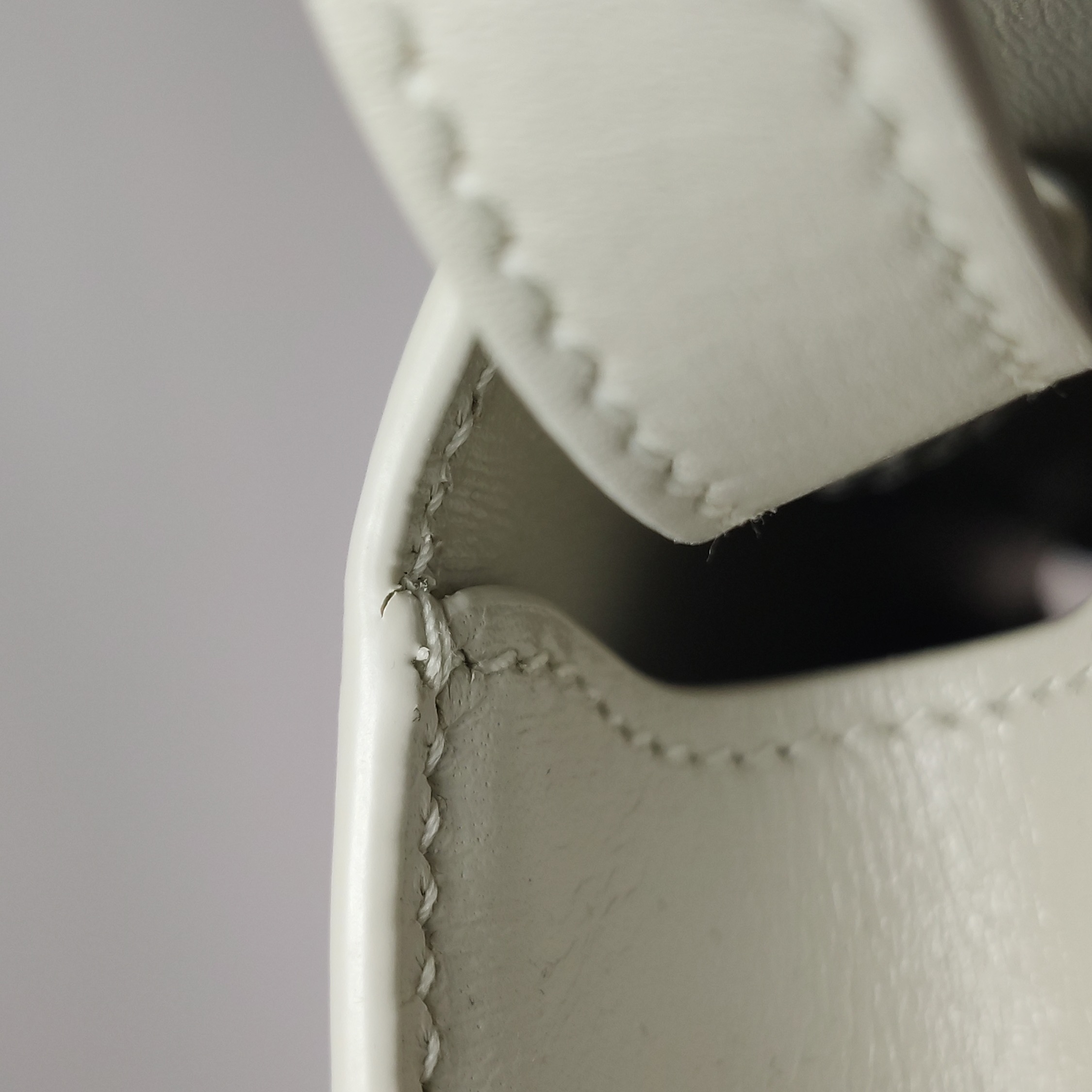 Saint Laurent Manhattan Shoulder Bag Leather Small — photo 16 of 23