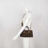 Louis Vuitton(LV) OnTheGo Tote Reverse Monogram Giant East West — thumbnail 2