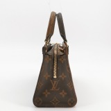 Louis Vuitton(LV) OnTheGo Tote Reverse Monogram Giant East West — thumbnail 4