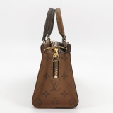 Louis Vuitton(LV) OnTheGo Tote Reverse Monogram Giant East West — thumbnail 5