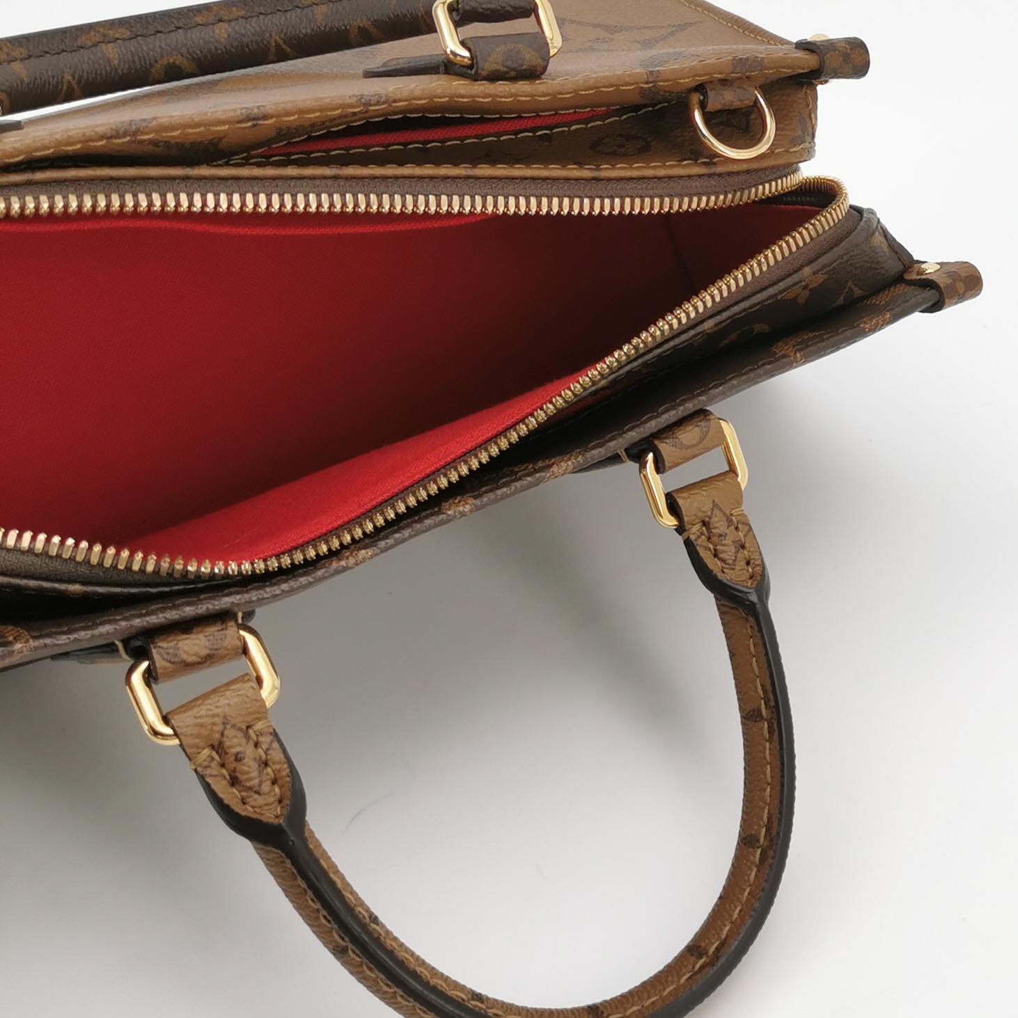 Louis Vuitton(LV) OnTheGo Tote Reverse Monogram Giant East West — photo 7 of 14