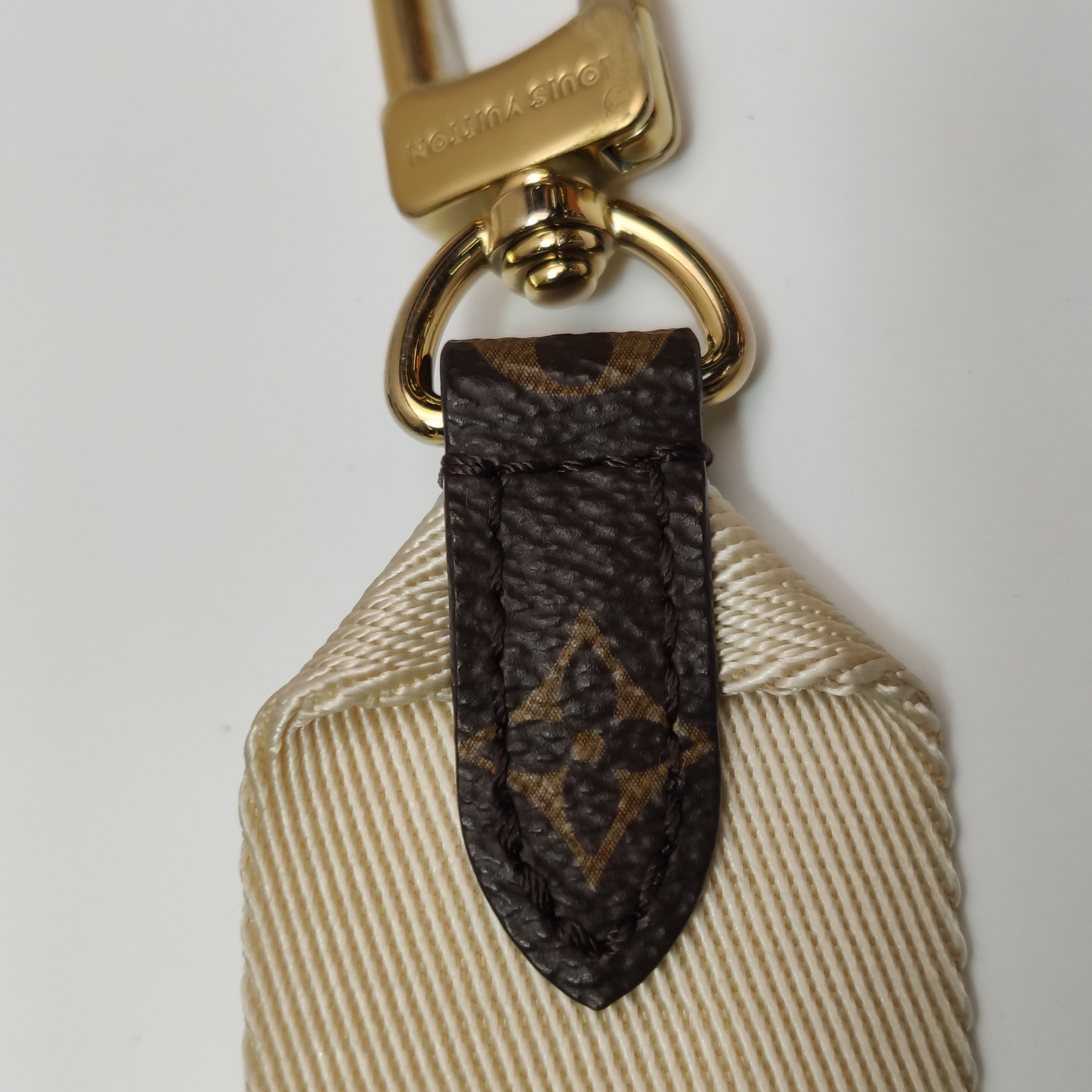 Louis Vuitton(LV) OnTheGo Tote Reverse Monogram Giant East West — photo 12 of 14