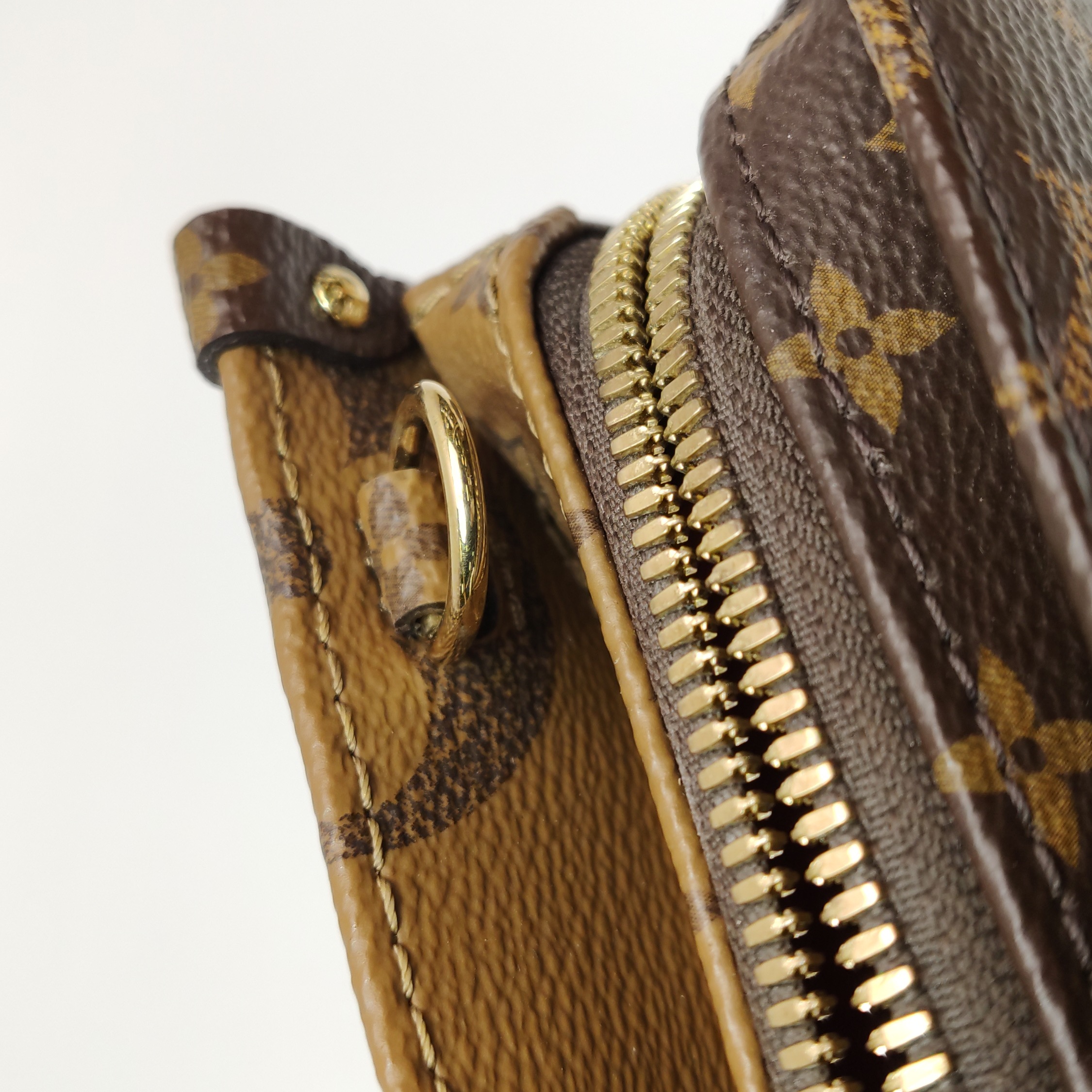 Louis Vuitton(LV) OnTheGo Tote Reverse Monogram Giant East West — photo 11 of 14