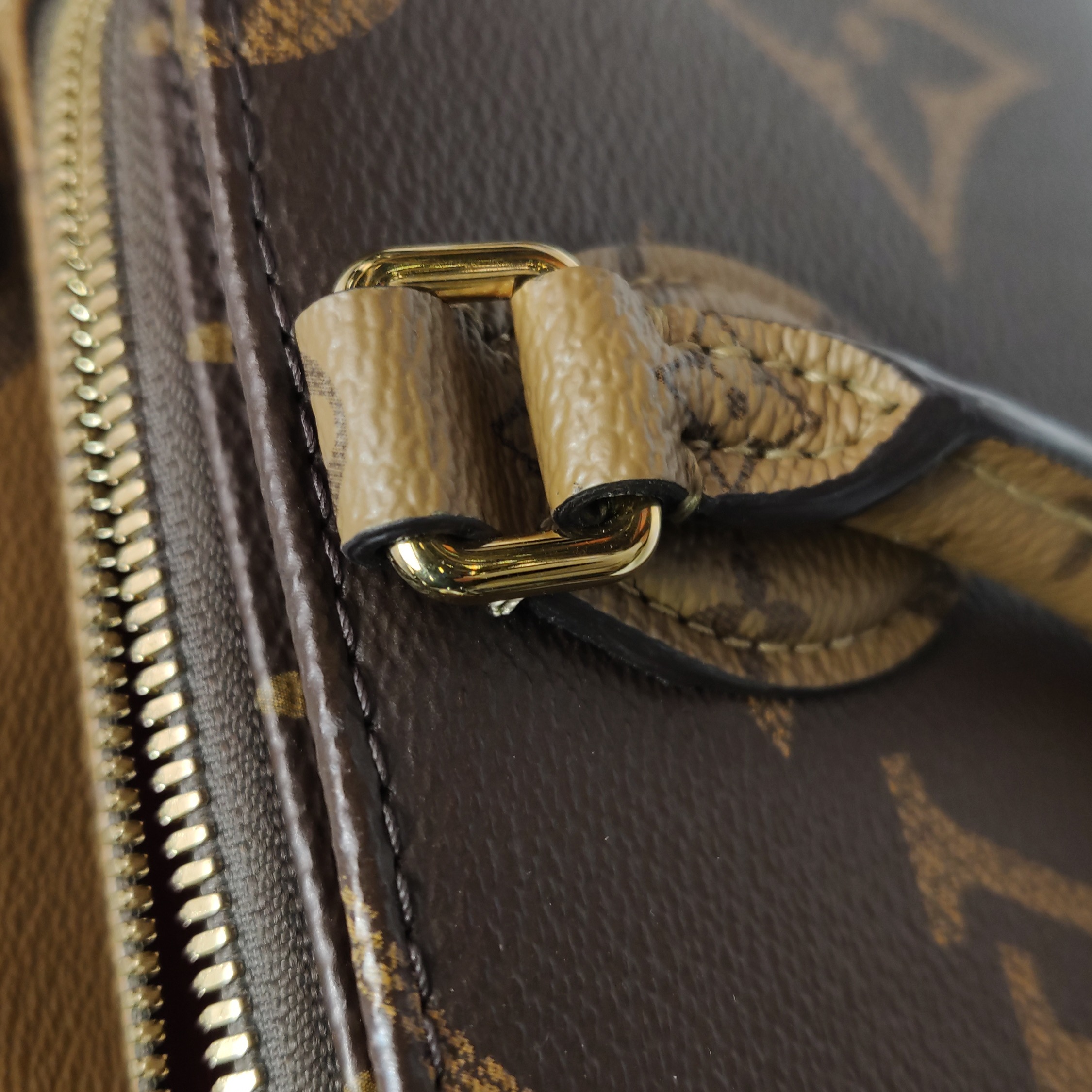 Louis Vuitton(LV) OnTheGo Tote Reverse Monogram Giant East West — photo 9 of 14