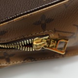 Louis Vuitton(LV) OnTheGo Tote Reverse Monogram Giant East West — thumbnail 10