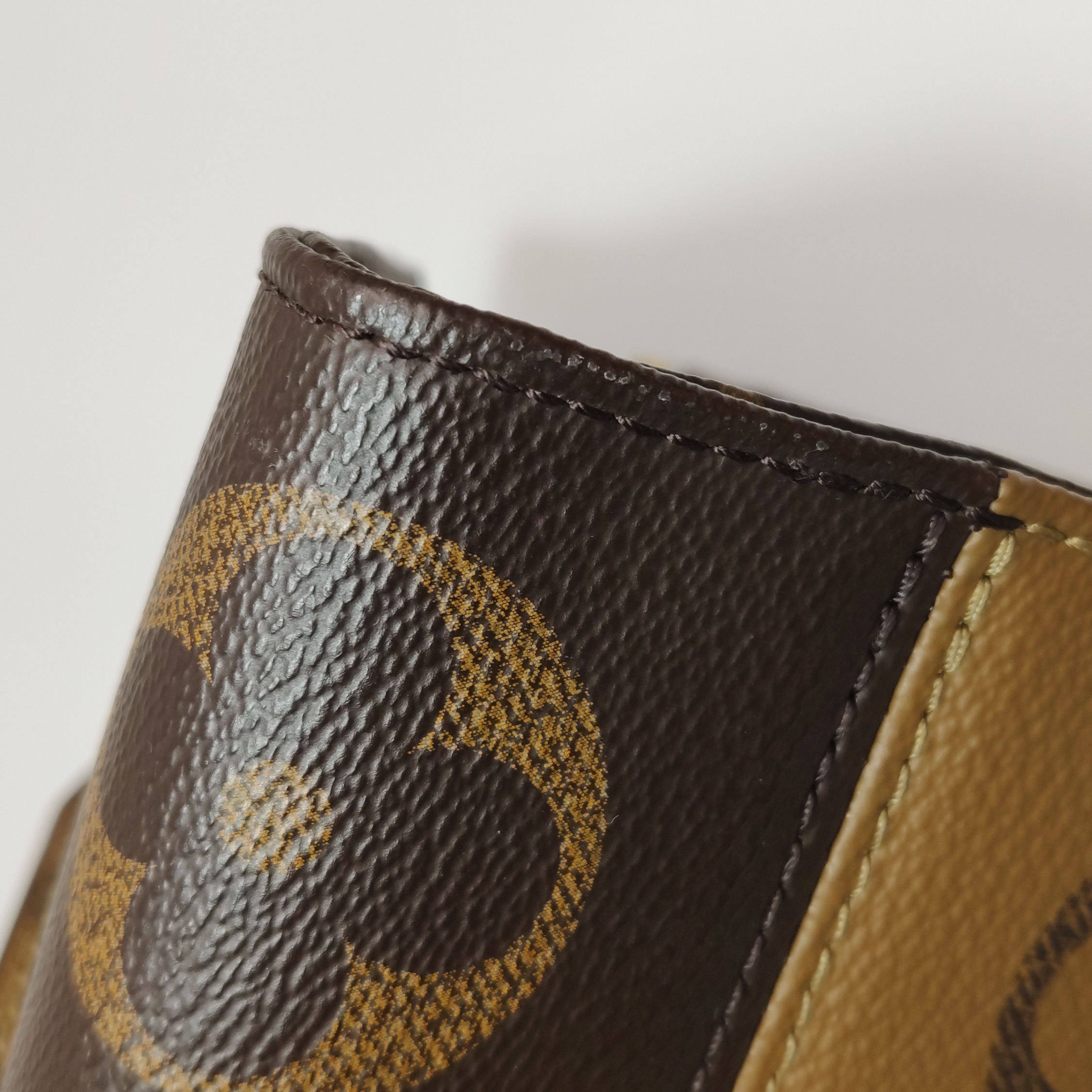 Louis Vuitton(LV) OnTheGo Tote Reverse Monogram Giant East West — photo 14 of 14