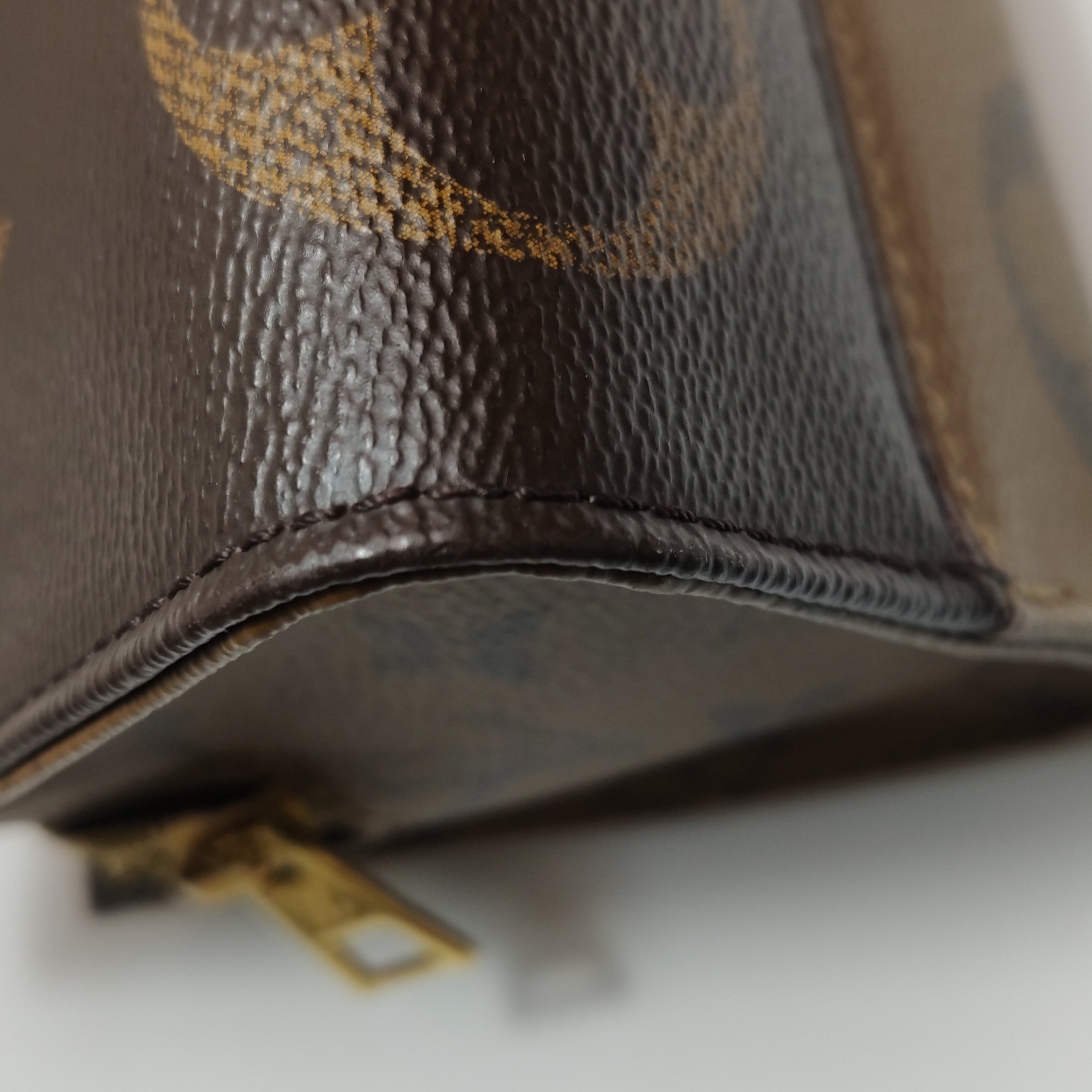 Louis Vuitton(LV) OnTheGo Tote Reverse Monogram Giant East West — photo 13 of 14