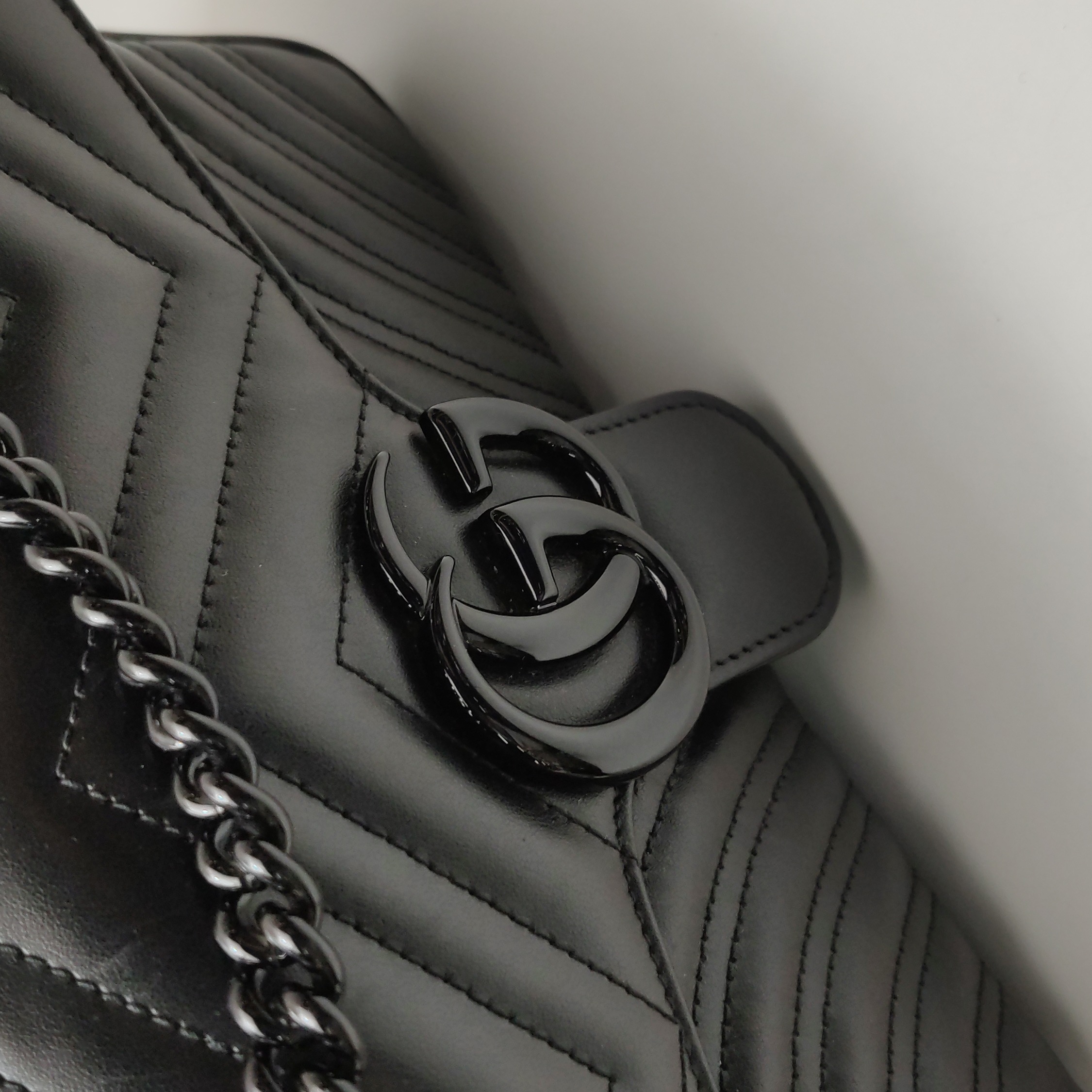 Gucci GG Marmont Flap Bag Matelasse Leather Small — photo 8 of 13