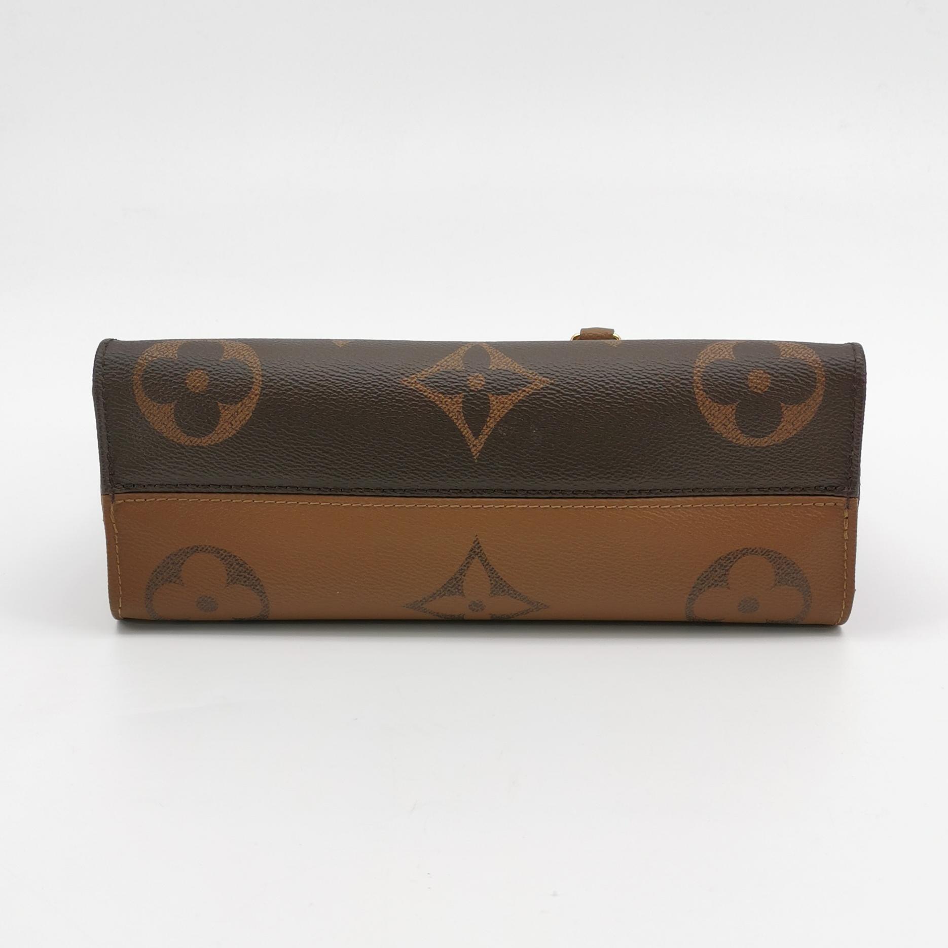 Louis Vuitton(LV) OnTheGo Tote Reverse Monogram Giant East West — photo 6 of 15