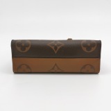 Louis Vuitton(LV) OnTheGo Tote Reverse Monogram Giant East West — thumbnail 6