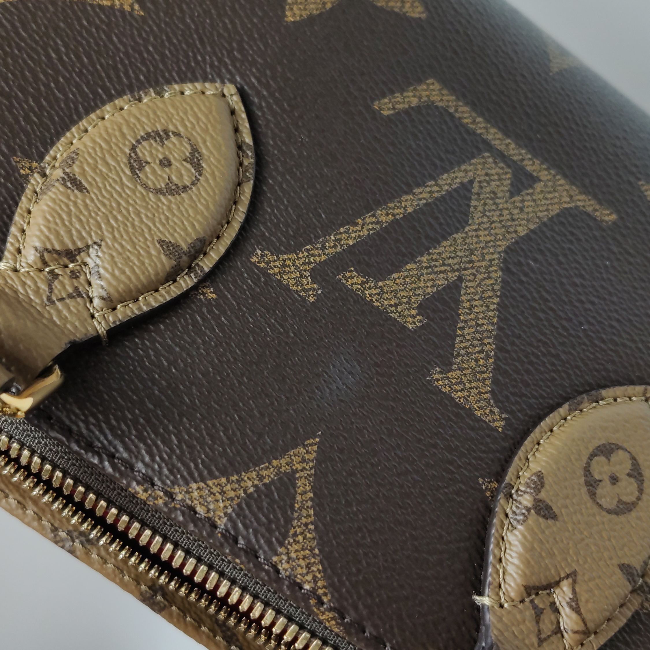 Louis Vuitton(LV) OnTheGo Tote Reverse Monogram Giant East West — photo 11 of 15