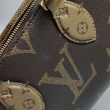 Louis Vuitton(LV) OnTheGo Tote Reverse Monogram Giant East West — thumbnail 11