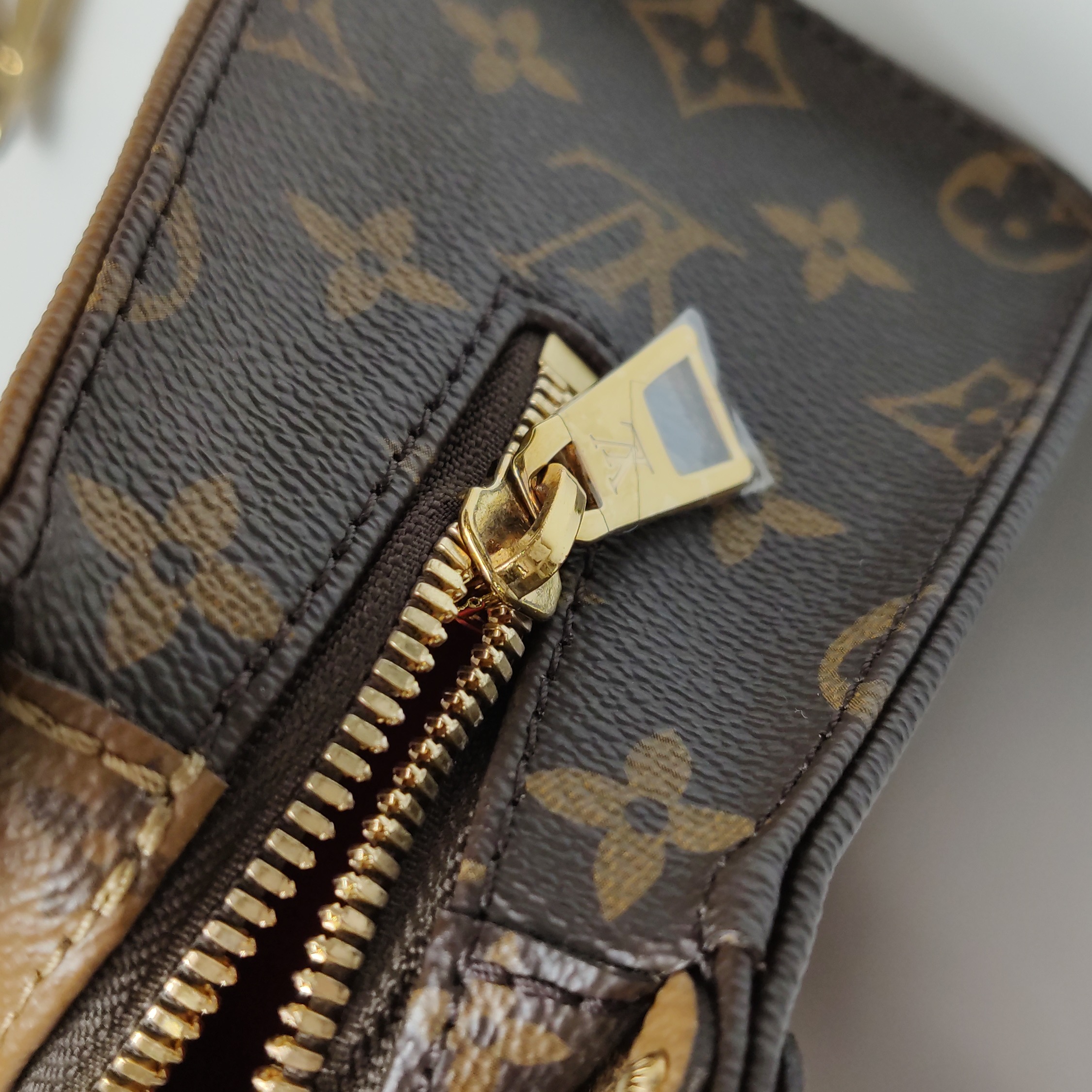 Louis Vuitton(LV) OnTheGo Tote Reverse Monogram Giant East West — photo 10 of 15